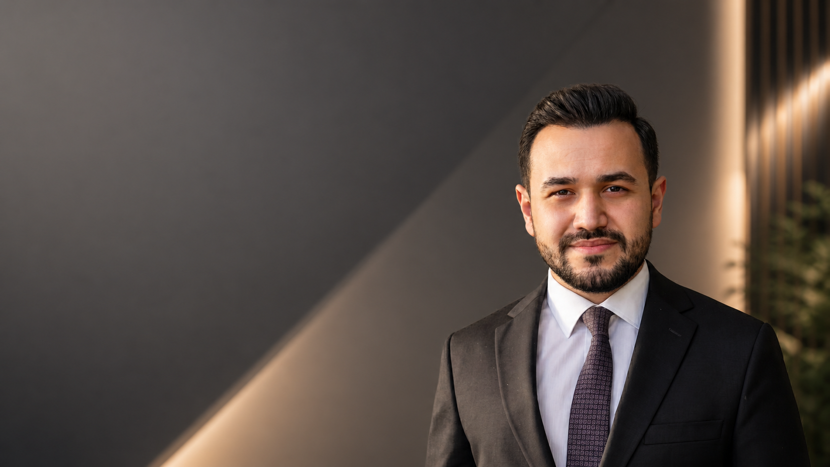 Emre Mutlu, Shopify Hydrogen developer Emre Mutlu, Shopify Hydrogen developer, in a city setting